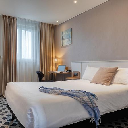 Brit Hotel Les Voyageurs Loudeac Bagian luar foto