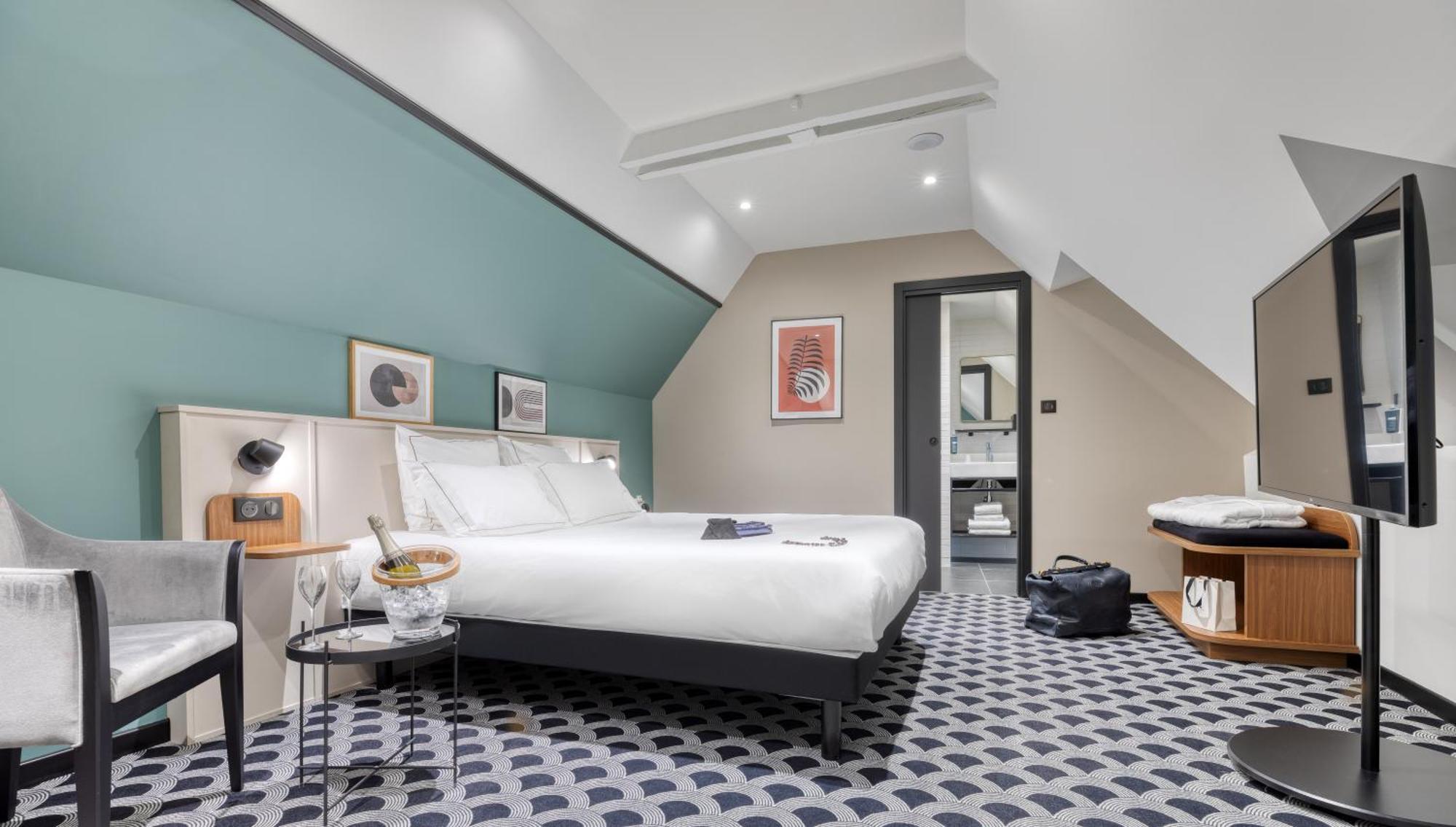 Brit Hotel Les Voyageurs Loudeac Bagian luar foto