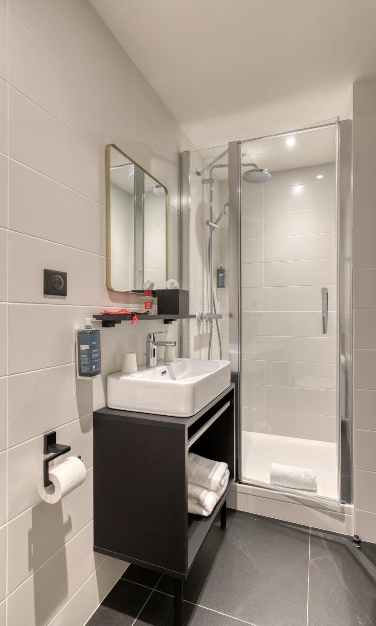 Brit Hotel Les Voyageurs Loudeac Bagian luar foto