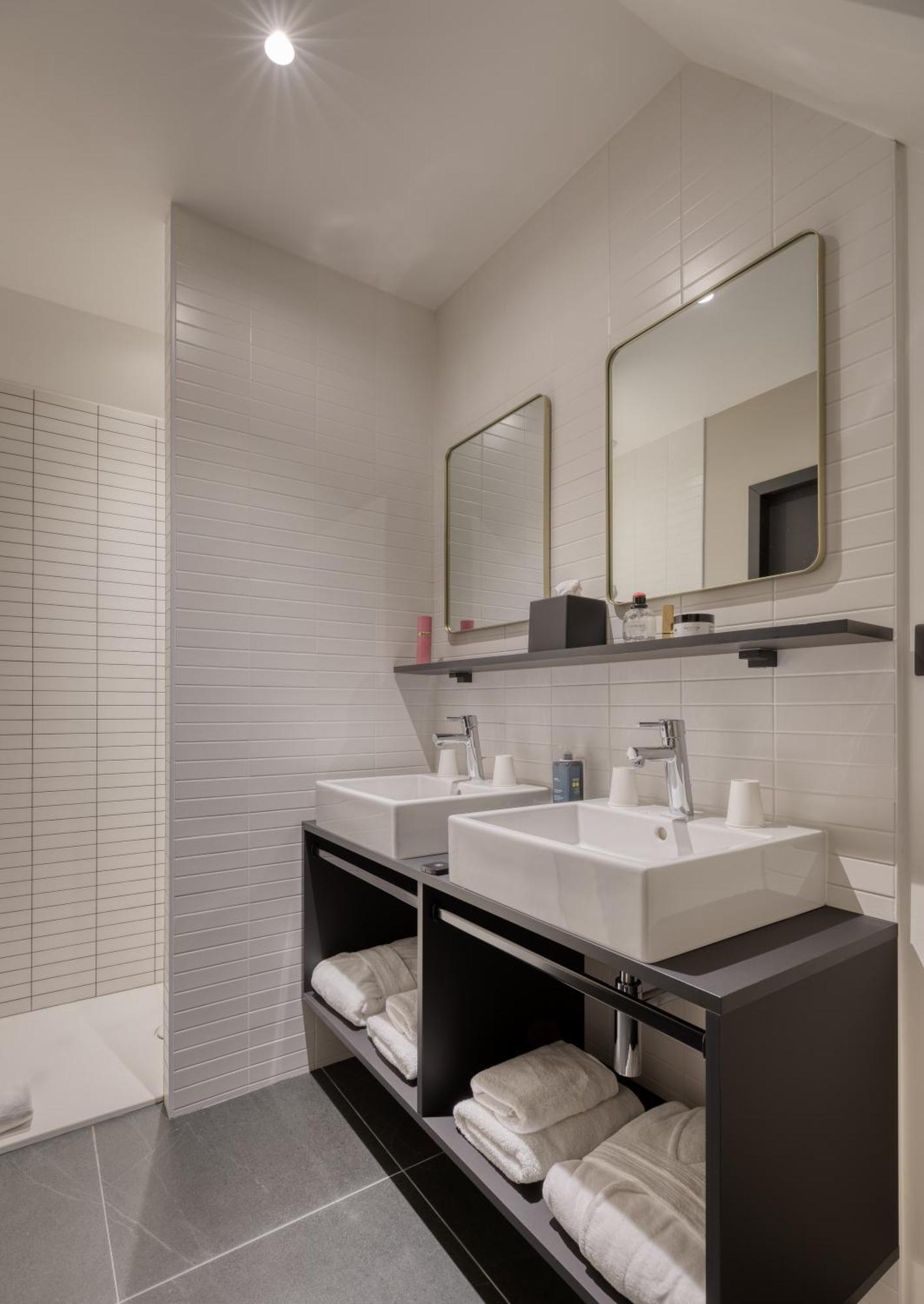 Brit Hotel Les Voyageurs Loudeac Bagian luar foto