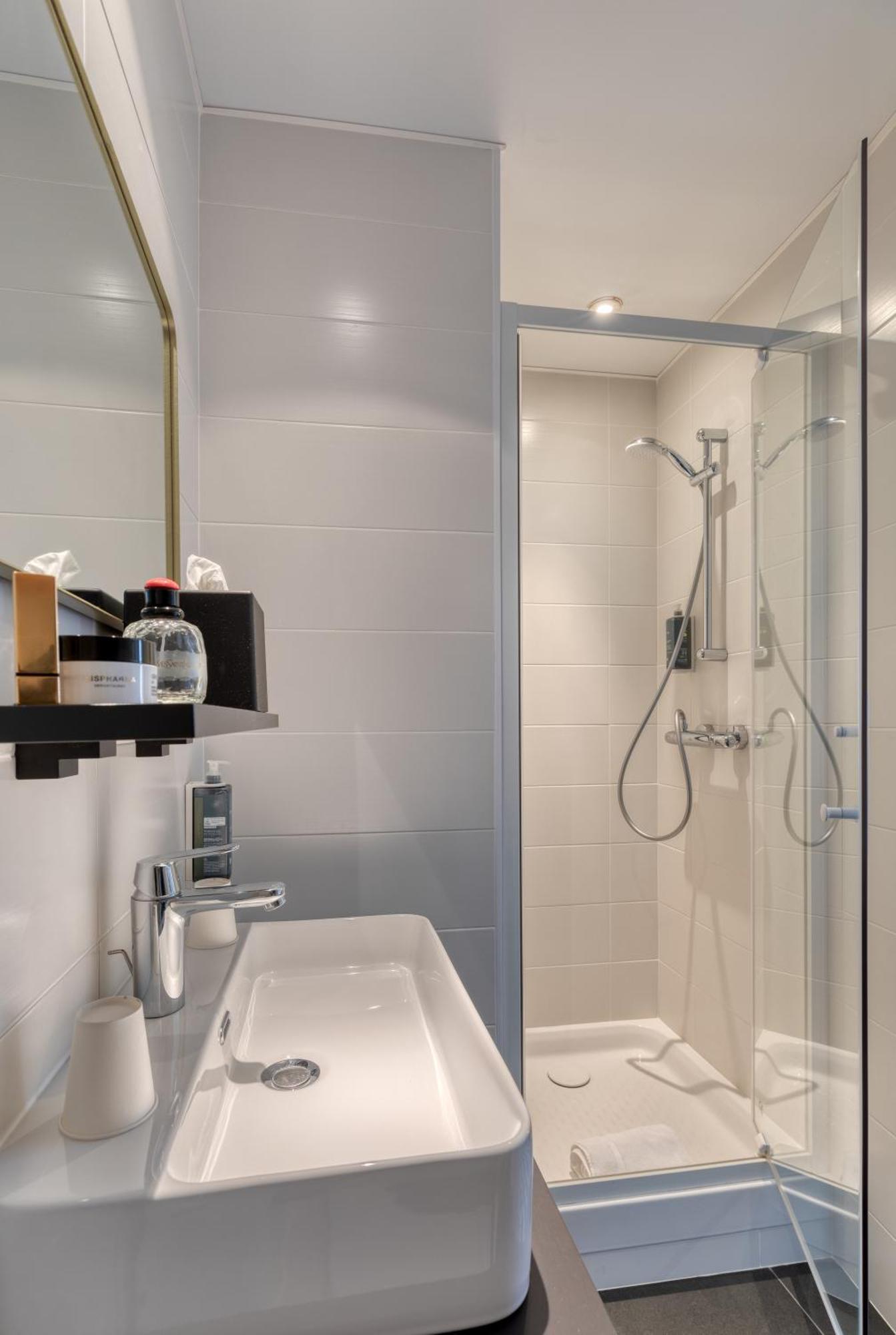 Brit Hotel Les Voyageurs Loudeac Bagian luar foto