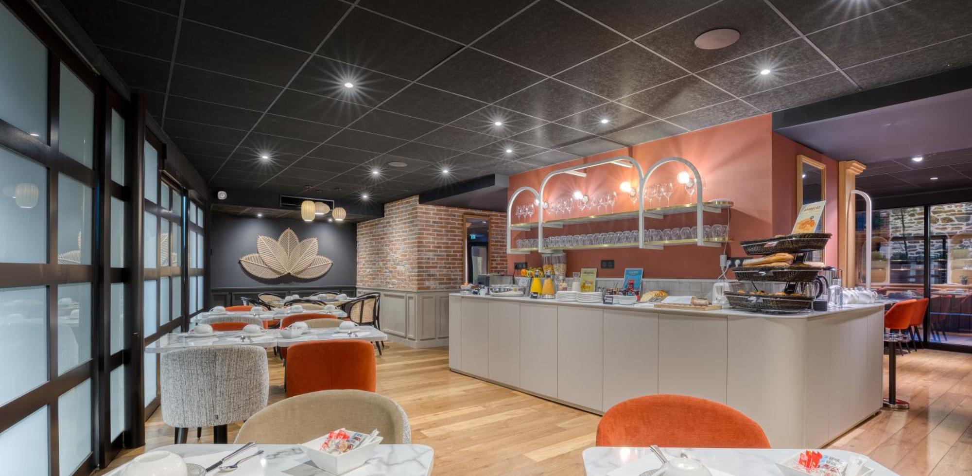 Brit Hotel Les Voyageurs Loudeac Bagian luar foto