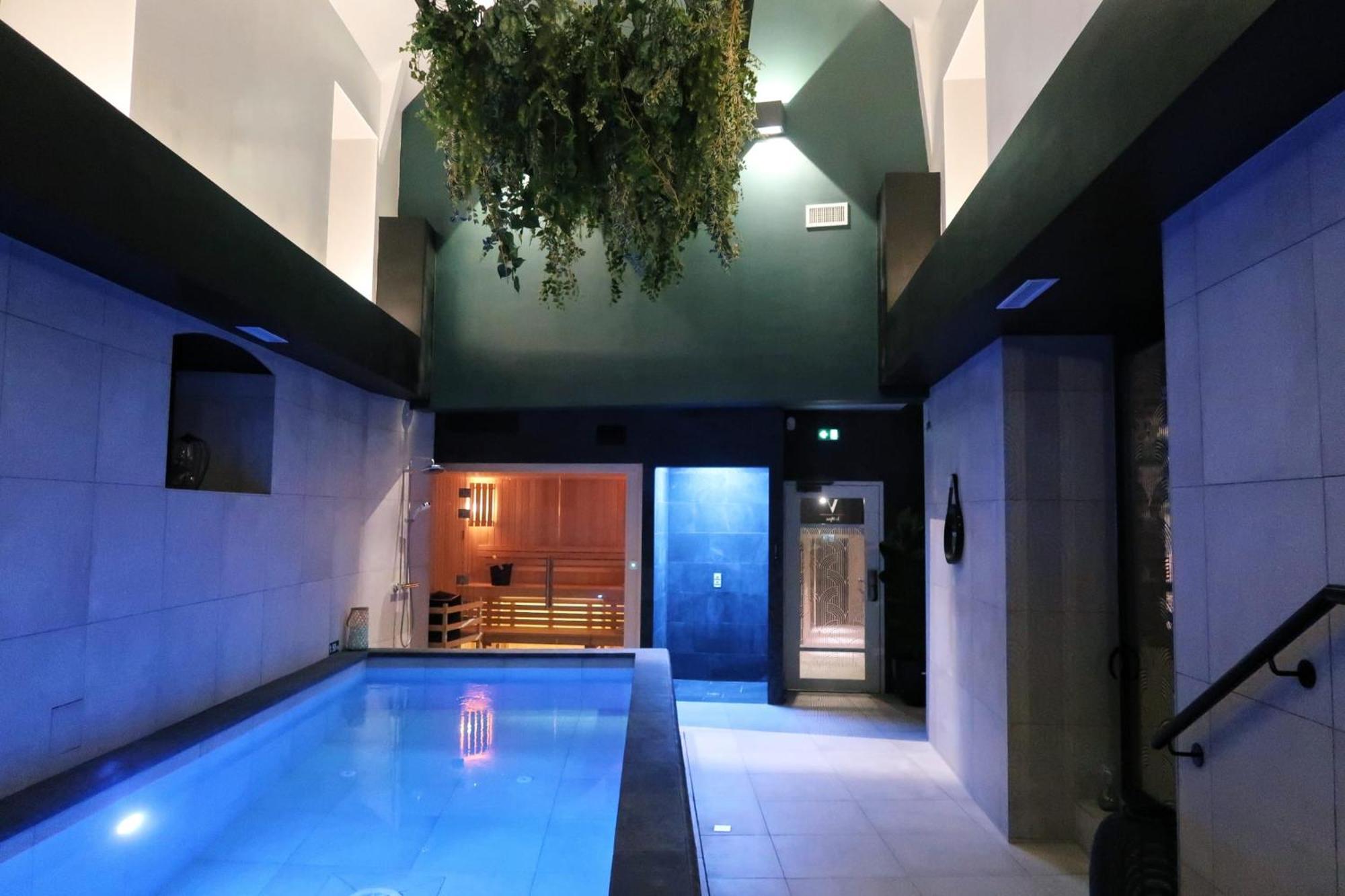 Brit Hotel Les Voyageurs Loudeac Bagian luar foto