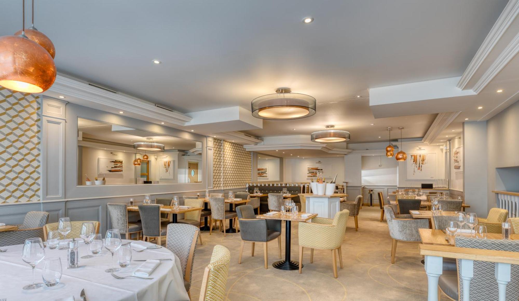 Brit Hotel Les Voyageurs Loudeac Bagian luar foto