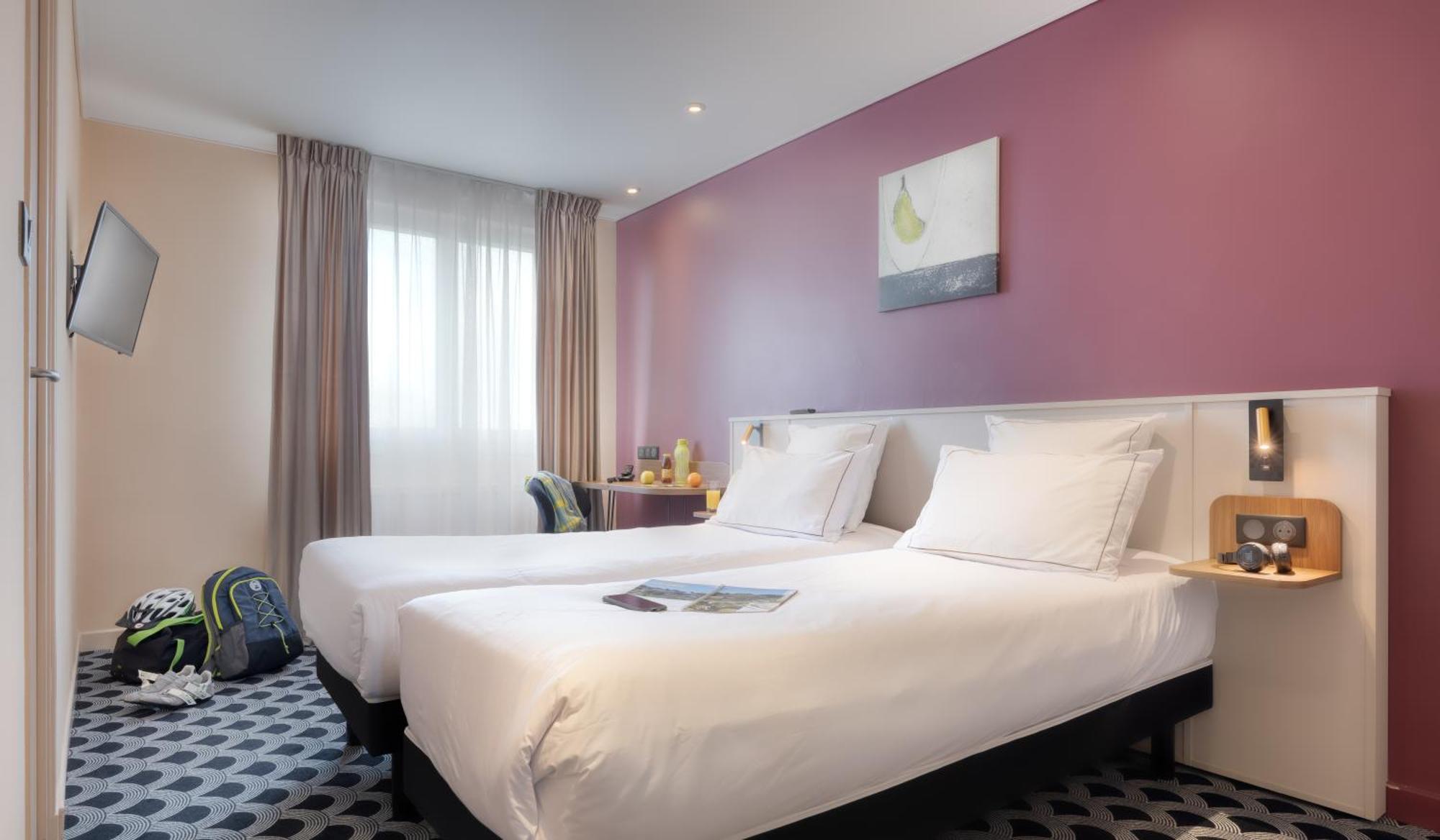 Brit Hotel Les Voyageurs Loudeac Bagian luar foto