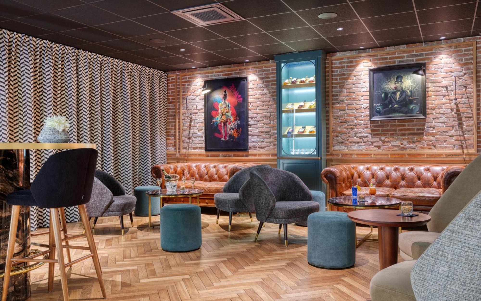 Brit Hotel Les Voyageurs Loudeac Bagian luar foto