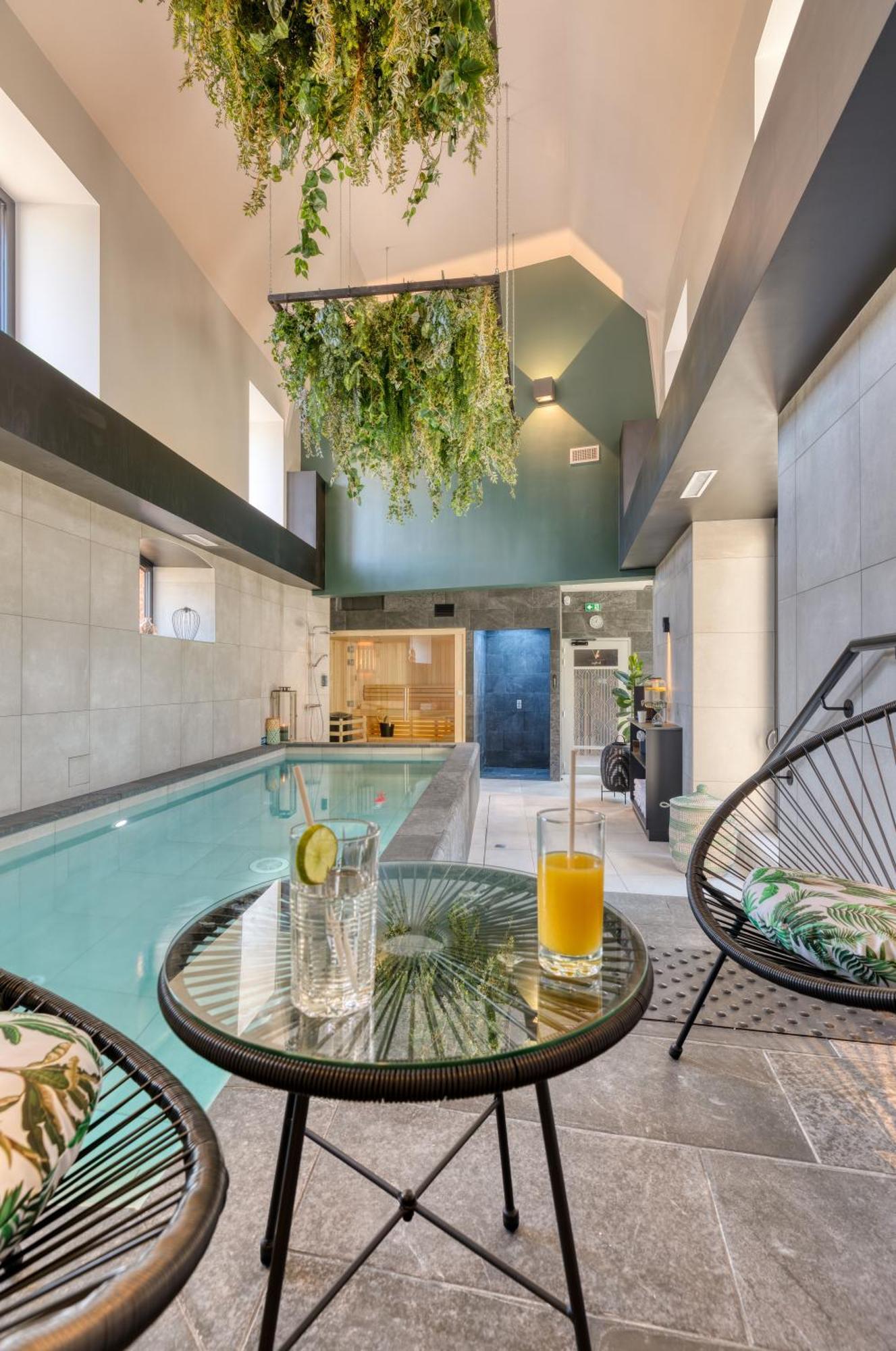 Brit Hotel Les Voyageurs Loudeac Bagian luar foto