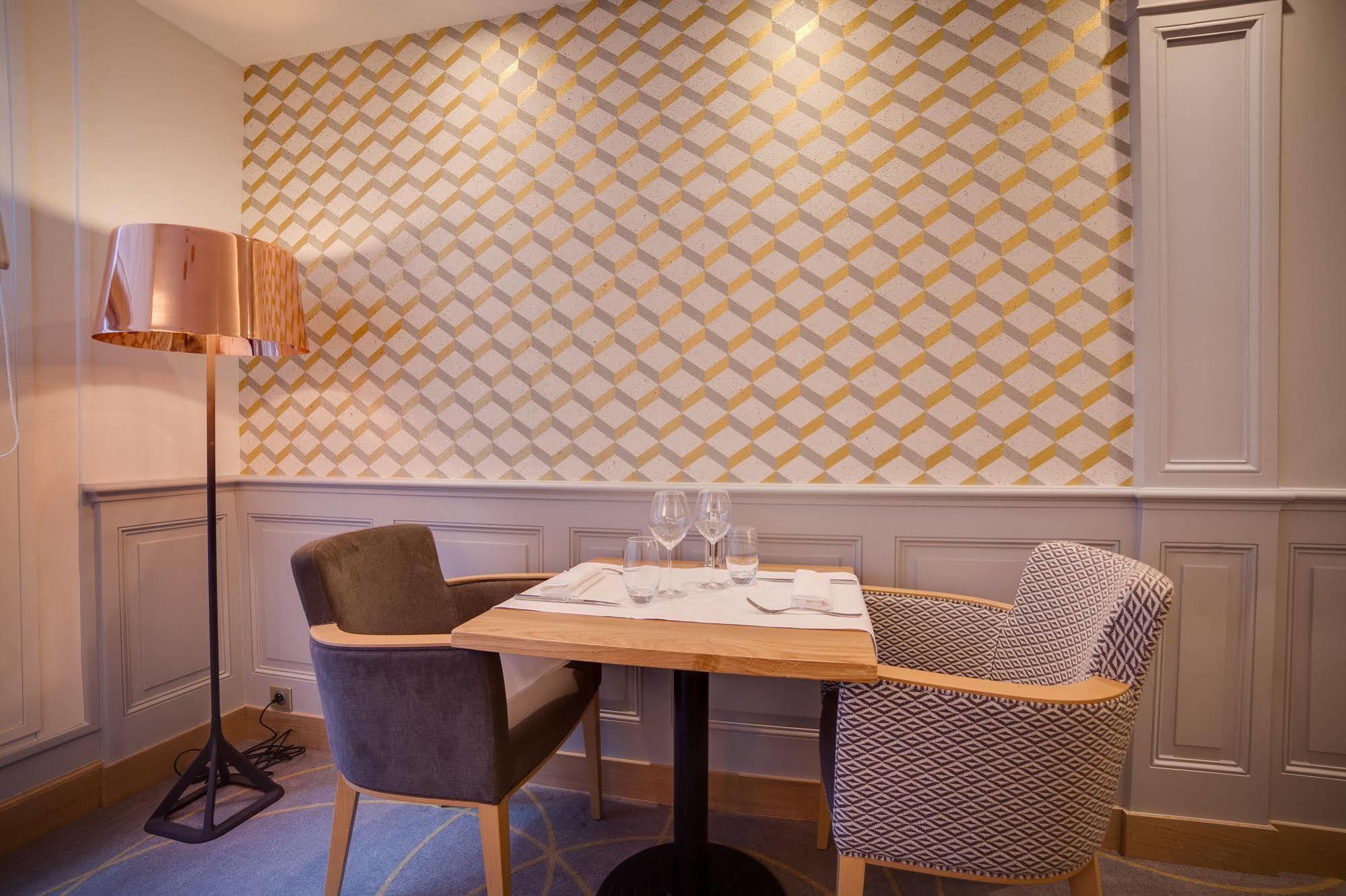 Brit Hotel Les Voyageurs Loudeac Bagian luar foto